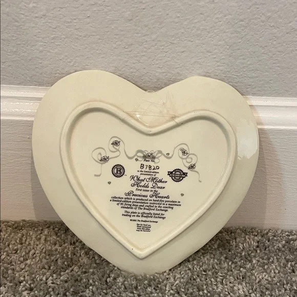Bradford exchange What a mother holds dear porcelain heart - Picture 3 of 5